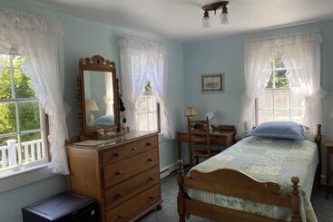 مبيت وإفطار The Barnacle Inn