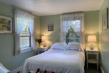 Bed and Breakfast The Barnacle Inn