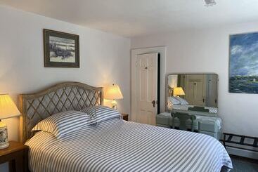 مبيت وإفطار The Barnacle Inn