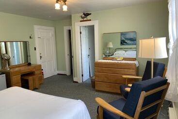 مبيت وإفطار The Barnacle Inn