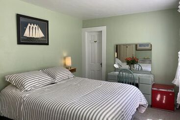 Bed and Breakfast The Barnacle Inn