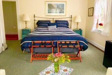 Bed and Breakfast The Barnacle Inn