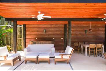 Green Bamboo Cabana
