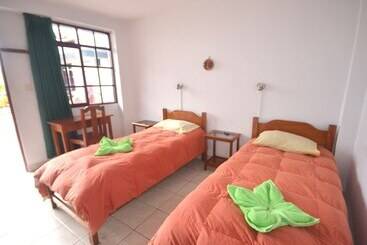 Hostal Camping Naylamp   Hostel