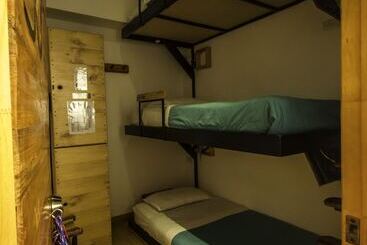 Hostal De La 57   Hostel
