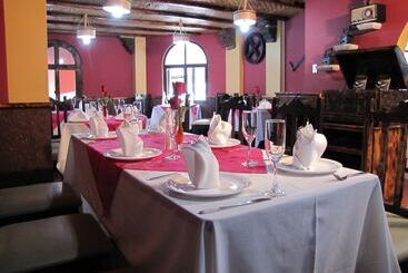 مسافرخانه Hosteria El Surillal