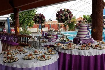مسافرخانه Hosteria El Surillal