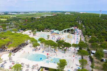 هتل Camping Union Lido