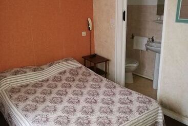 هتل Hôtel Au Jardin St Michel