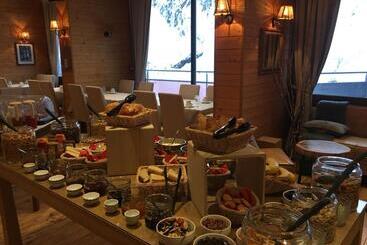 Отель Hôtel Restaurant La Mandia