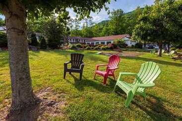 هتل Maggie Valley Creekside Lodge