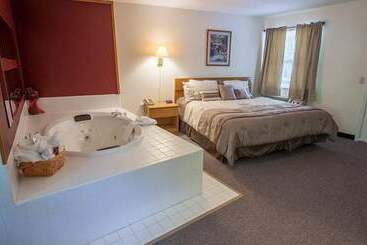 هتل Maggie Valley Creekside Lodge