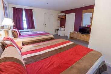 هتل Maggie Valley Creekside Lodge