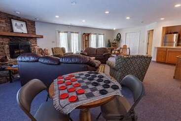 هتل Maggie Valley Creekside Lodge