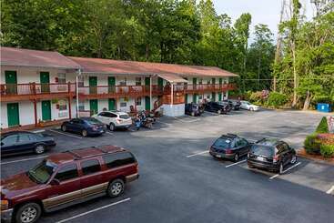هتل Maggie Valley Creekside Lodge