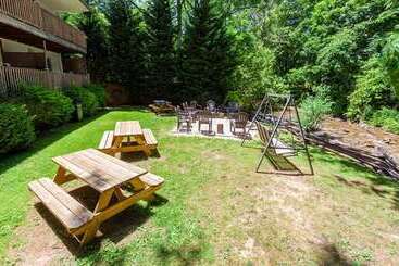 هتل Maggie Valley Creekside Lodge