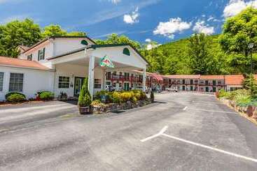 هتل Maggie Valley Creekside Lodge
