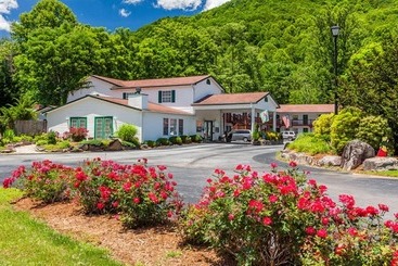 هتل Maggie Valley Creekside Lodge