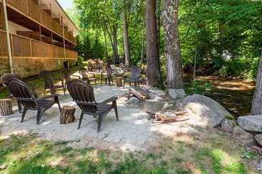 هتل Maggie Valley Creekside Lodge