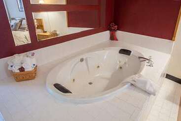 هتل Maggie Valley Creekside Lodge