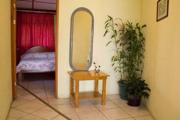 هتل Valley View Lodge   Finca Huetares