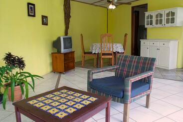 هتل Valley View Lodge   Finca Huetares