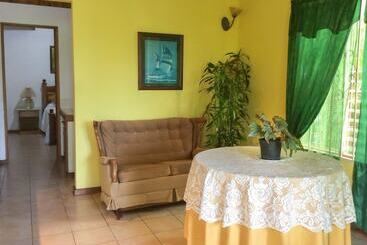 هتل Valley View Lodge Finca Huetares