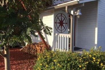 هتل White House Inn On The Waterfront