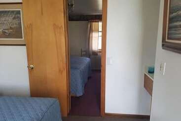 Leona's Motel