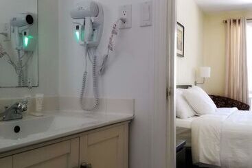 مُتل Pinedale Inn