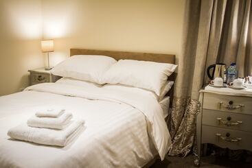 پانسیون Fair Oak House Exeter Airport