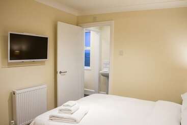 پانسیون Fair Oak House Exeter Airport
