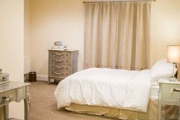 پانسیون Fair Oak House Exeter Airport