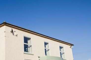 پانسیون Fair Oak House Exeter Airport