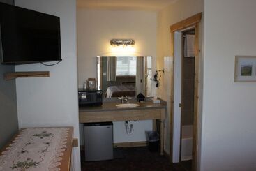 The Historic Madison Hotel Motel