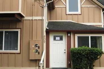 تختخواب و صبحانه Bk Guest House