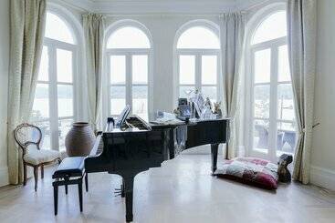 تختخواب و صبحانه Villa Charlotte