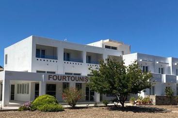 هتل Fourtounis