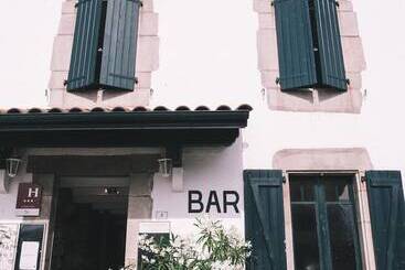 هتل Hôtel De La Rhune