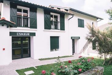 هتل Hôtel De La Rhune