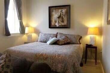 בית מלון כפרי Suites At The Red Rock Vacation Rentals