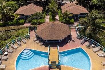 هتل Seagrape Plantation Resort