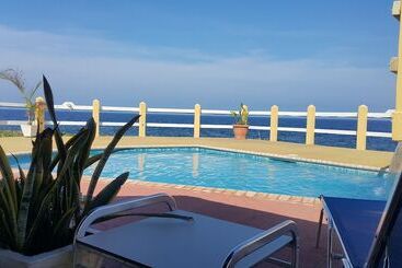 هتل Seagrape Plantation Resort