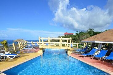 هتل Seagrape Plantation Resort