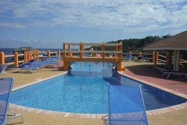 هتل Seagrape Plantation Resort