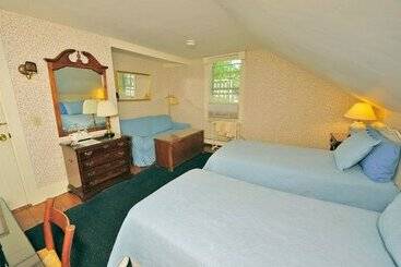 Pensionat Languedoc Inn & 3 Hussey St Guest House