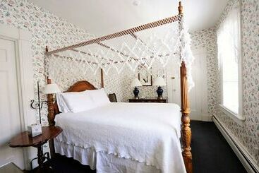 Pensionat Languedoc Inn & 3 Hussey St Guest House