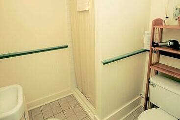 Pensionat Languedoc Inn & 3 Hussey St Guest House