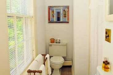 ペンション Languedoc Inn & 3 Hussey St Guest House