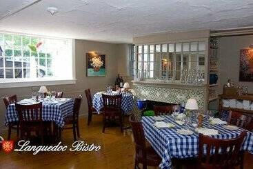 Pensionat Languedoc Inn & 3 Hussey St Guest House